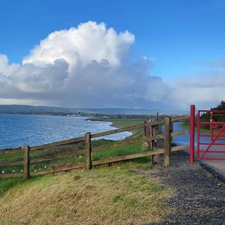 Follies - Ocean Views - On Greenway Holiday home
