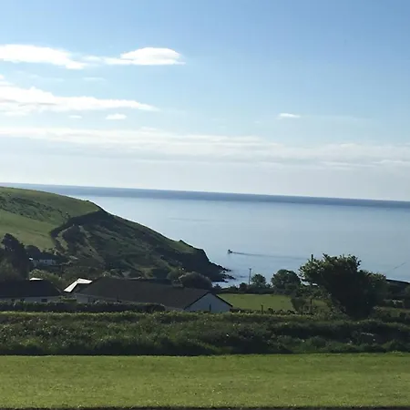 Follies - Ocean Views - On Greenway Holiday home