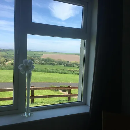Follies - Ocean Views - On Greenway *